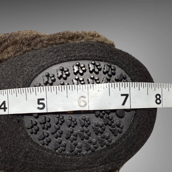 L.L. Bean Toddlers' Animal Paws Slippers Brown Bear Size 11/12 Toddler - Picture 9 of 11